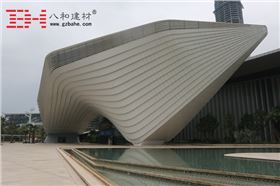 鋁單板廠家品牌發(fā)展應(yīng)該注意的問題-八和建材